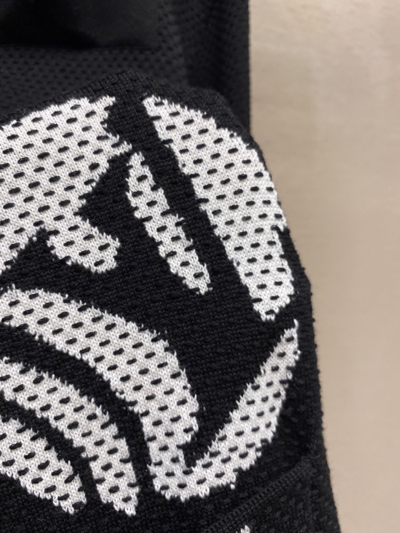 l0vis Vvtt0n sweater